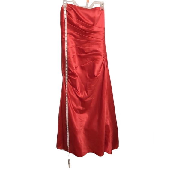 davids bridal Fushia Pink Strapless Prom Ball Gown Style Dress Size 10 - Picture 13 of 14